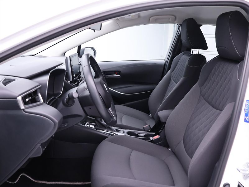Toyota Corolla 1,8 HB Active Aut. DPH CZ 1.Ma - fotka 11 z 29