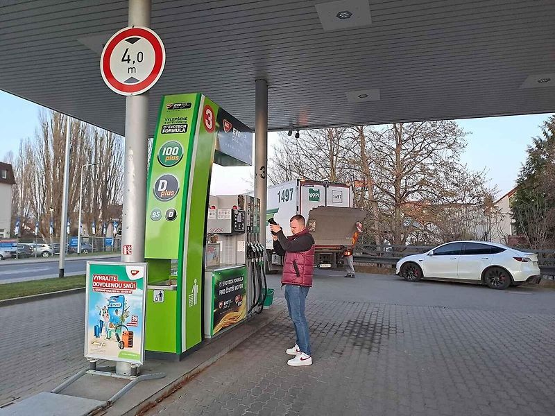 Čerpací stanice MOL napříč republikou zavedly speciální bezpečnostní opatření proti lupičům.