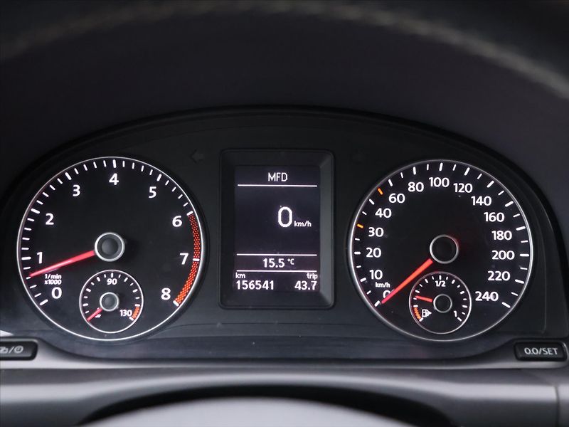 Volkswagen Touran 1,2 TSI Match 7-Míst Serv.knih - fotka 19 z 35