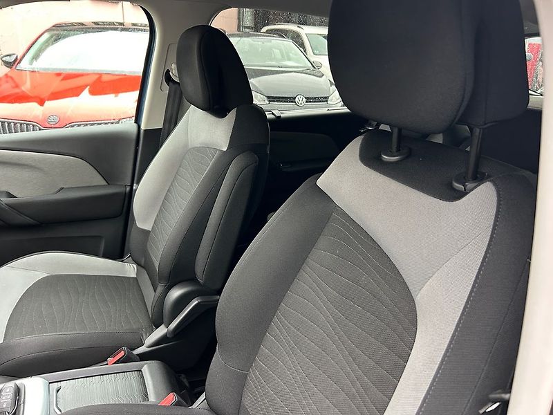Citroën C4 Picasso (2015) 2.0 HDi 110KW!! PRAVIDELNÝ SER - fotka 13 z 30