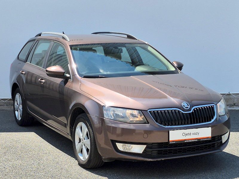 Škoda Octavia (2013) Elegance 2.0 TDI 110kW Combi - fotka 6 z 27