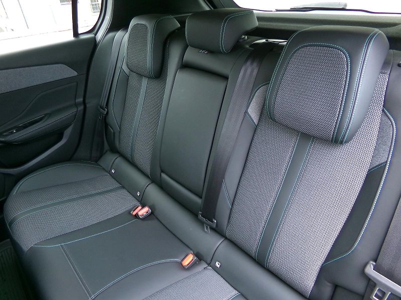 Peugeot 308 ALLURE PACK 1.2 PureTech 96kW - fotka 6 z 14