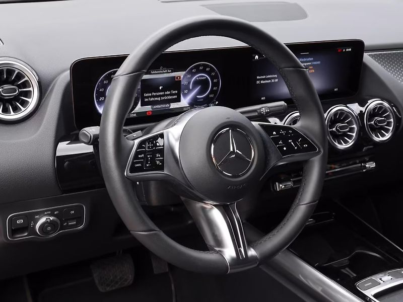 Mercedes-Benz EQA 300 4M Progressive Kam LED Nav - fotka 8 z 16
