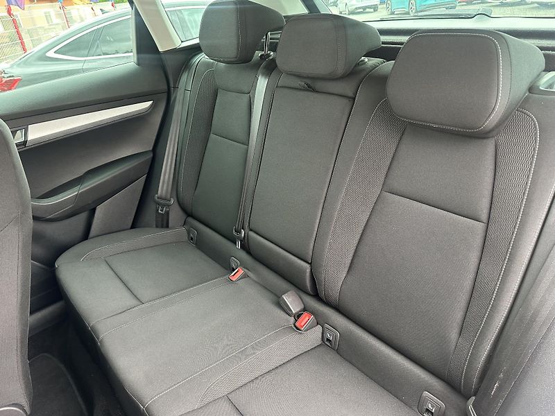 Škoda Karoq (2022) 2.0 TDI 85 KW - fotka 19 z 34