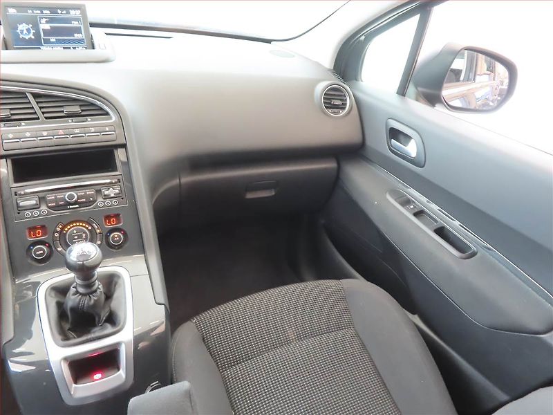Peugeot 5008 (2015) 1.6 BlueHDi, Navi, Tempomat - fotka 8 z 15