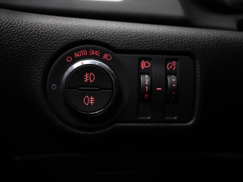 Opel Astra 1,6 CDTi 81kW Cosmo Výprodej - fotka 17 z 19