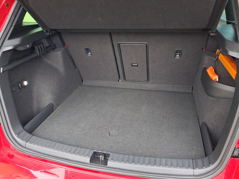 Škoda Karoq (2020) 2,0TDi DSG 4x4 SPORTLINE NAVI - fotka 21 z 48