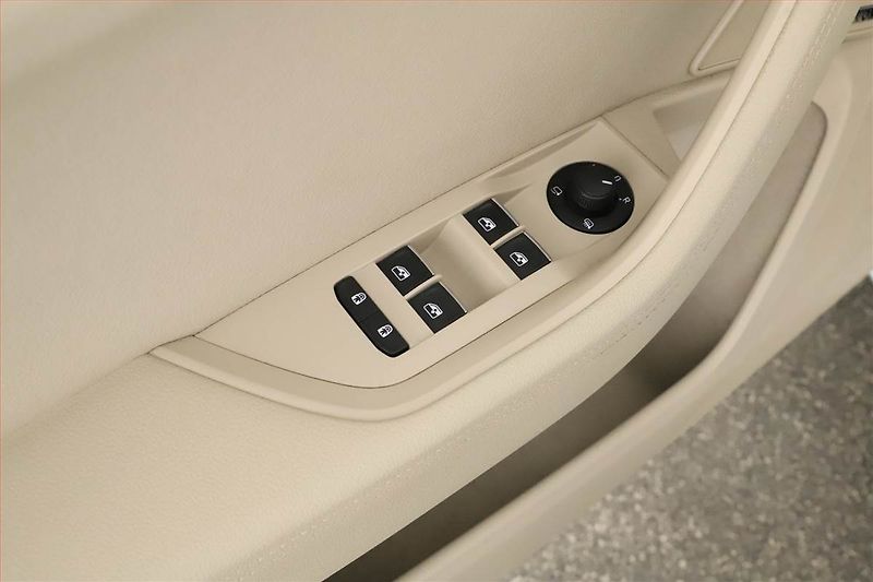 Škoda Superb (2023) Laurin&Klement 2.0 TDI - fotka 21 z 21