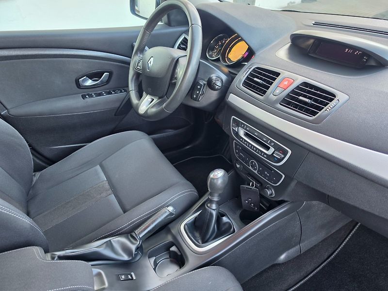 Renault Mégane (2009) 1.6 i Rozvody,TOP - fotka 18 z 27