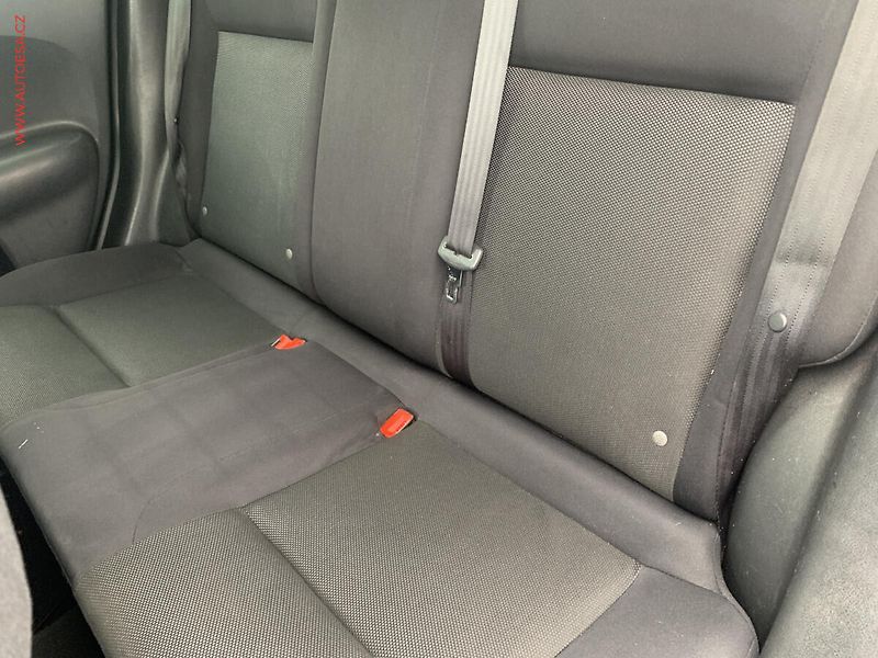 Nissan Juke (2010) 1.6i, AC, tempo - fotka 10 z 17