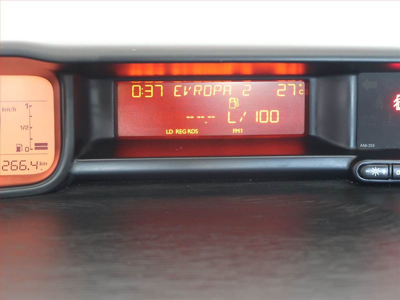 Citroën C3 Picasso (2014) 1.4 i, Serv.kniha, Tempomat - fotka 12 z 14
