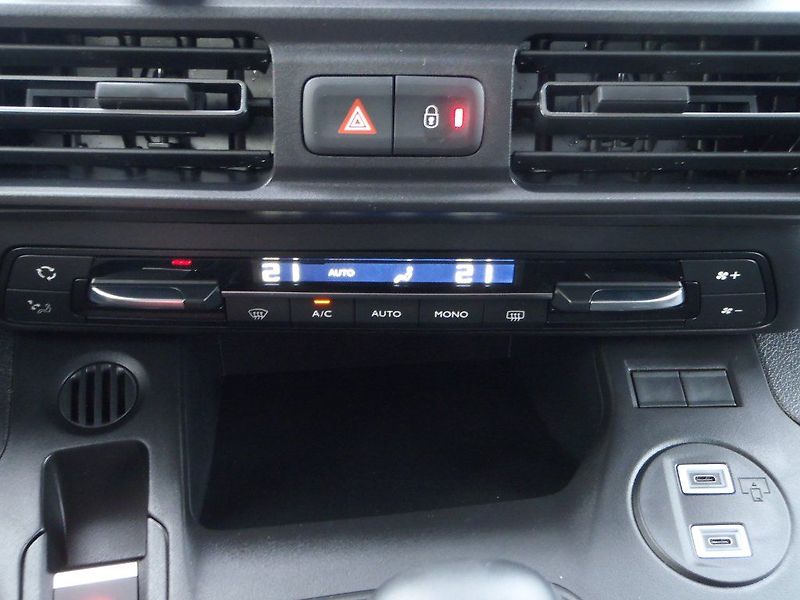 Opel Combo Life Elegance Plus 1.5 CDTI - fotka 20 z 29