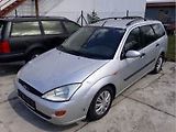 Ford Focus kombi je rezavý , má prasklý nárazník a je dvacet let starý. Aukce začíná na 1500 Kč