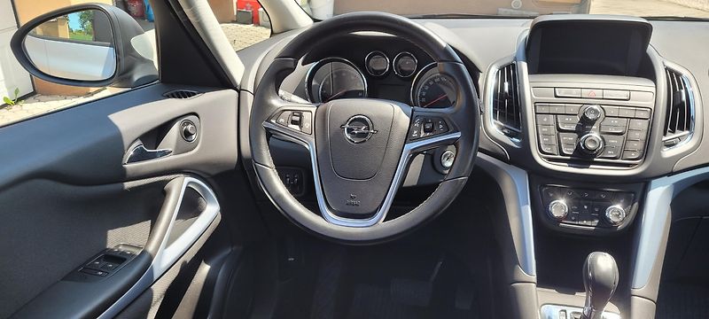 Opel Zafira (2015) 1,4i 103kW benzín Automat - fotka 18 z 33