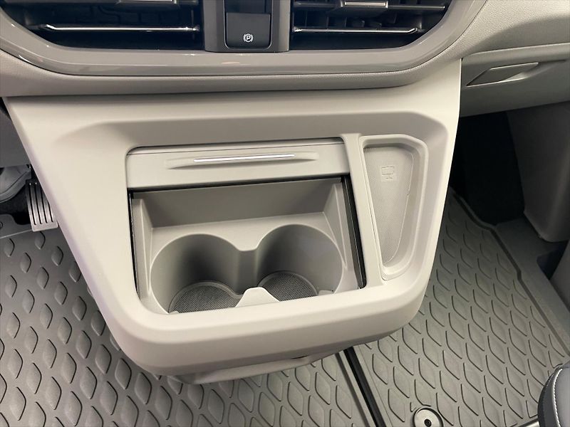 Volkswagen Caravelle (2026) Nový T7 Style 2,0 TDI 4MOT 8AU - fotka 11 z 37