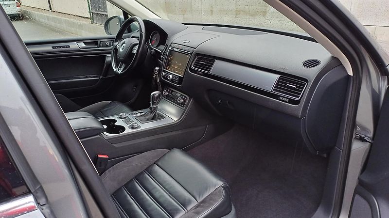 Volkswagen Touareg 3.0 TDI 193kW R-LINE-WEBASTO- - fotka 11 z 50