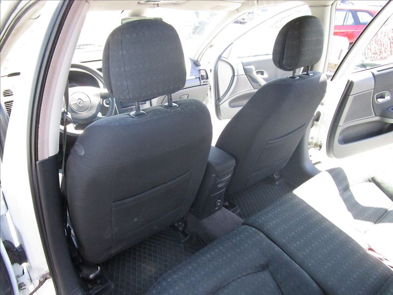 Renault Laguna Grandtour 1.9dCi, aut Klima - fotka 26 z 40
