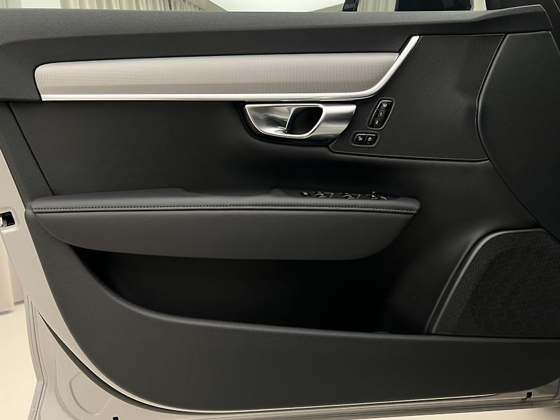 Volvo V90 T6 AWD RECHARGE PLUS REZERVACE - fotka 6 z 45