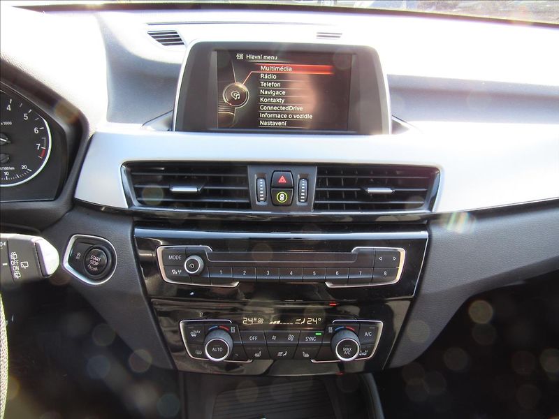 BMW X1 1,5 T sDrive 18i Manuál - fotka 15 z 32