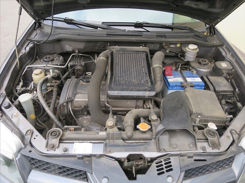 Mitsubishi Outlander 2,0  Turbo - fotka 20 z 24