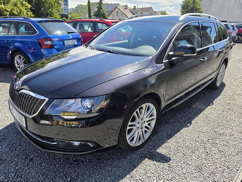 Škoda Superb 2.0 TDi DSG TZ Xenon - fotka 2 z 21