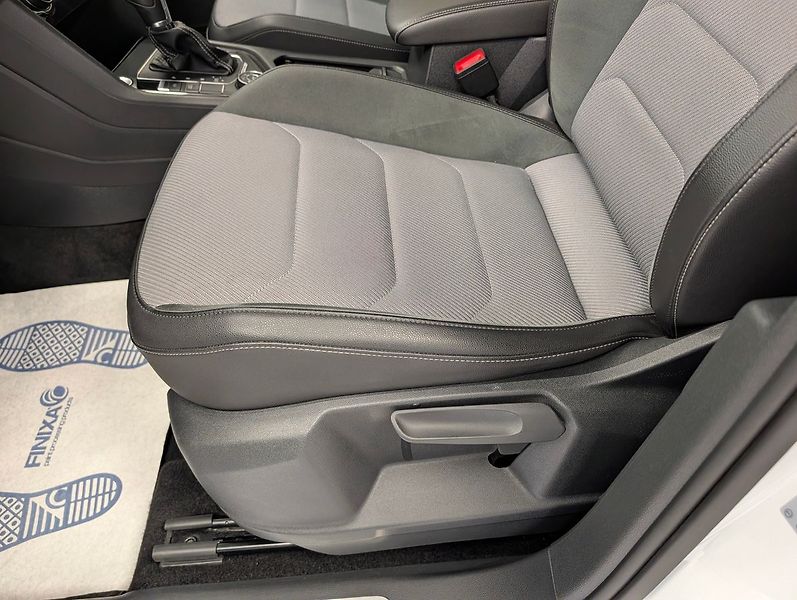 Volkswagen Tiguan 2.0 TDI 4X4 R-LINE - fotka 16 z 27