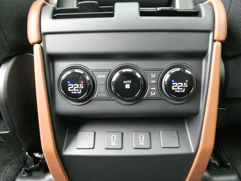 Land Rover Defender 110 4,4 OCTA P635 - fotka 17 z 48