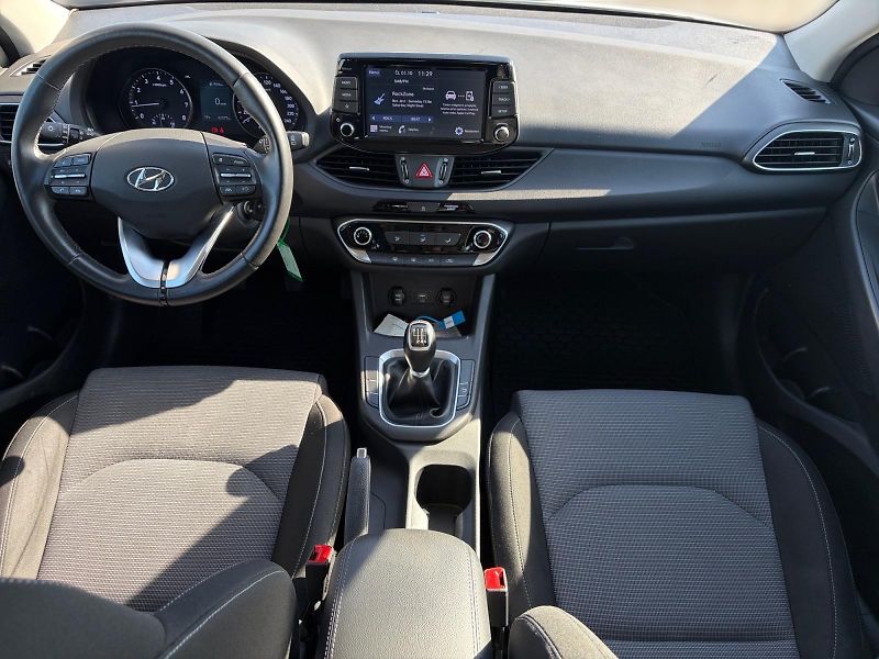 Hyundai i30 (2022) FAMILY COMFORT 1.5i 80kW CZ - fotka 9 z 11