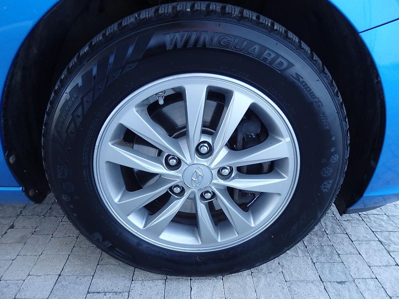 Hyundai i30 1.6 CRDi ZÁLOHOVÁNO - fotka 12 z 22