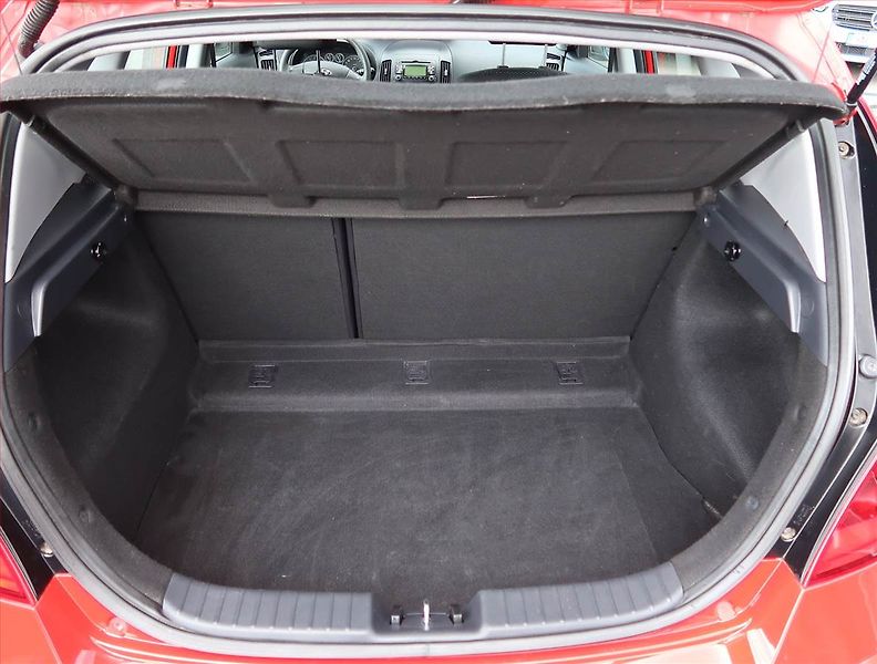 Hyundai i30 (2010) 1.4 CVVT - fotka 13 z 14