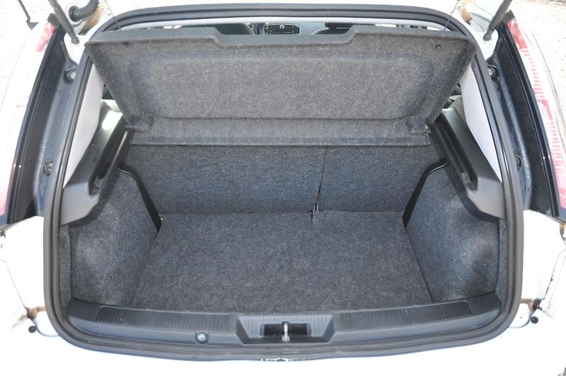 Fiat Punto 1.4i 55kW EVO - fotka 8 z 15