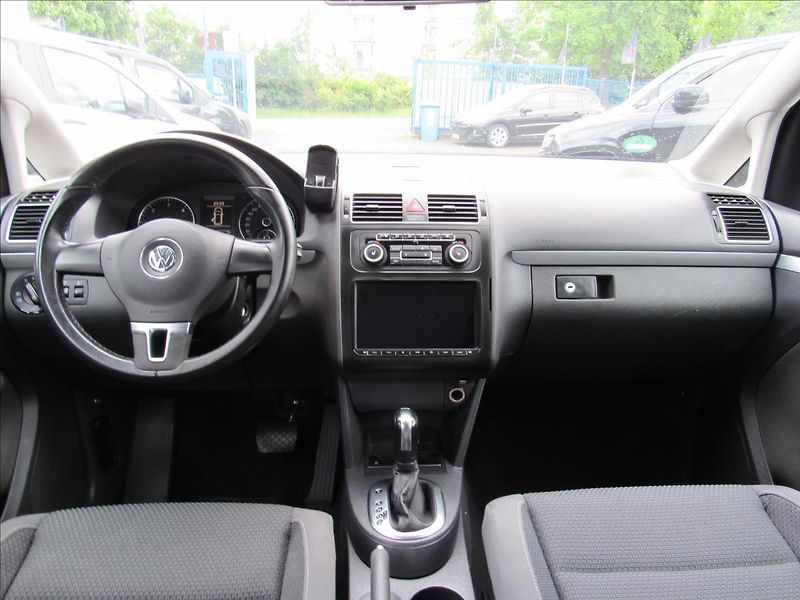 Volkswagen Touran 2,0 TDI 103kW DSG - fotka 11 z 26