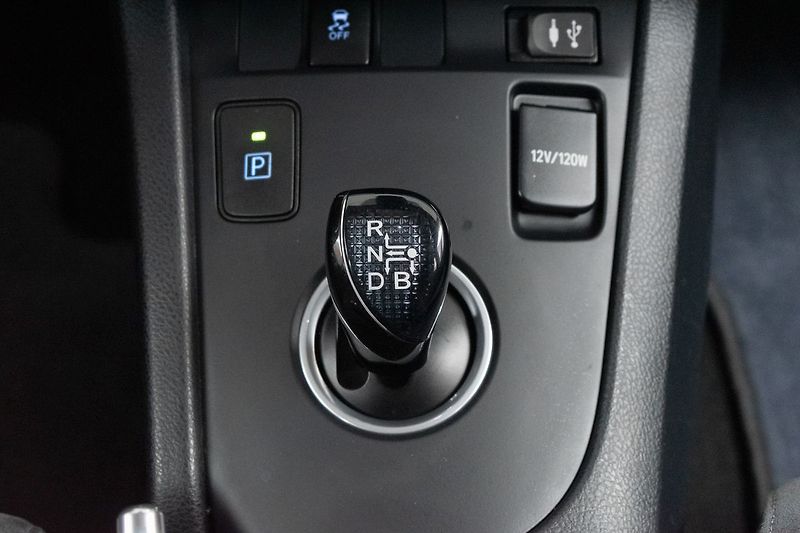 Toyota Auris 1.8 HYBRID*KAMERA*AUT. KLIMA* - fotka 20 z 36
