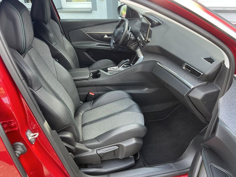 Peugeot 3008 (2022) 1.5 HDI 130K AUT ALLURE ČRNOVÉ - fotka 8 z 23