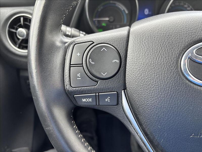 Toyota Auris 1,8 Hybrid e-CVT TS Executive - fotka 26 z 36