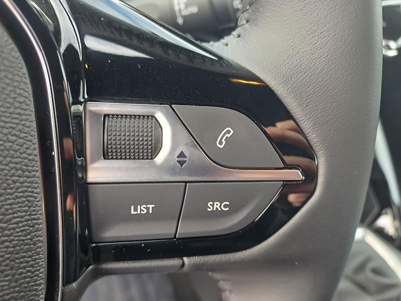 Peugeot 2008 (2026) STYLE 1.2 PurTech 100 k manuál - fotka 18 z 23
