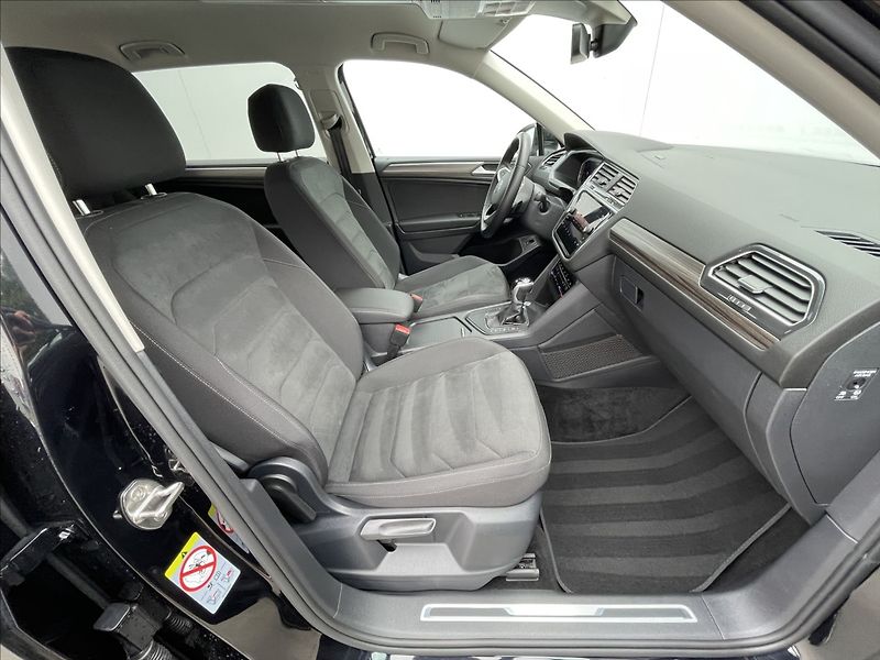Volkswagen Tiguan 1,5 TSI DSG Elegance NAVI+LED - fotka 18 z 24