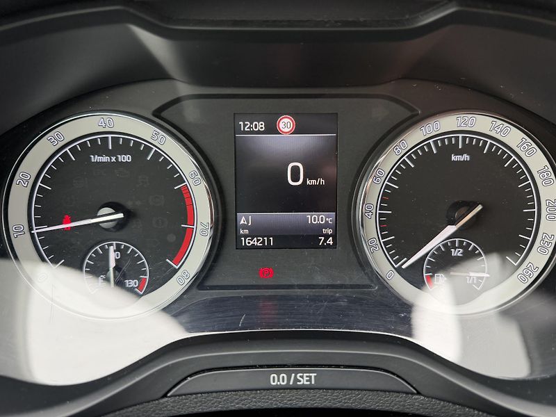 Škoda Karoq 1.0 TSI NAVI TAŽNÉ SERVISKA - fotka 17 z 46