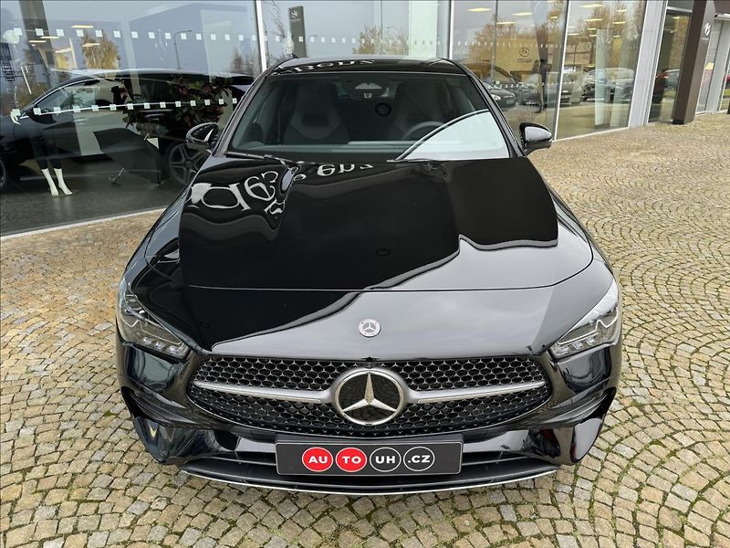 Mercedes-Benz CLA 200d Shooting Brake - fotka 2 z 31