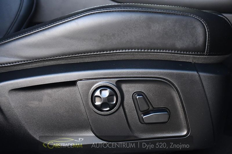 Maserati Levante 3.0D ČR Q4 H/K ACC VZDUCH - fotka 25 z 56