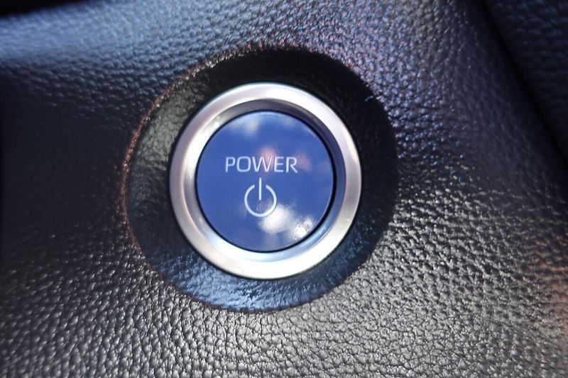 Toyota Corolla 2.0HSD e-CVT Comfort Tech - fotka 26 z 30