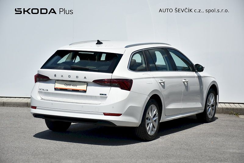 Škoda Octavia (2023) Style Plus 1.5 eTSI DSG - fotka 2 z 34