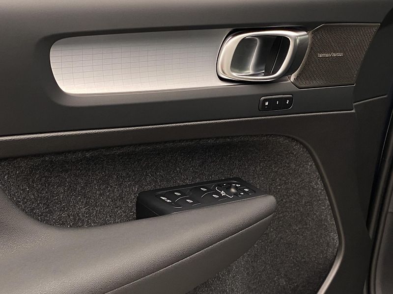 Volvo XC40 (2026) B3 AUT DARK ULTRA  - fotka 28 z 63