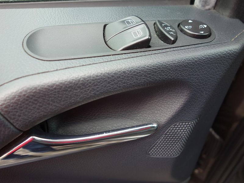 Mercedes-Benz Viano (2013) 3.0 CDI V6/ČR/MARCO POLO/6MÍST - fotka 27 z 123