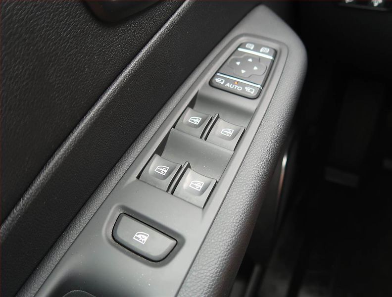 Renault Captur (2019) 1.3 TCe, Serv.kniha, Navi - fotka 13 z 18