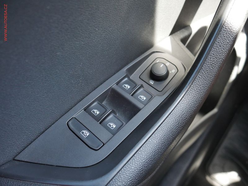 Škoda Karoq (2018) 1.6 TDI, ČR, Ambition, TZ - fotka 13 z 19