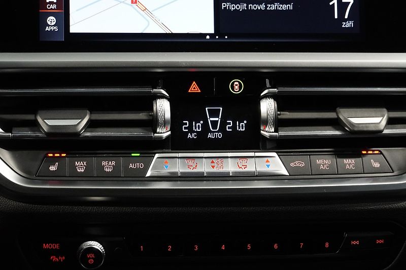 BMW Řada 3 M340XD,HUD,H/K,CARBON STŘECHA - fotka 26 z 40