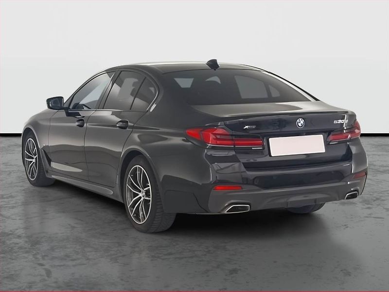 BMW Řada 5 (2023) 530d xDrive - fotka 4 z 27