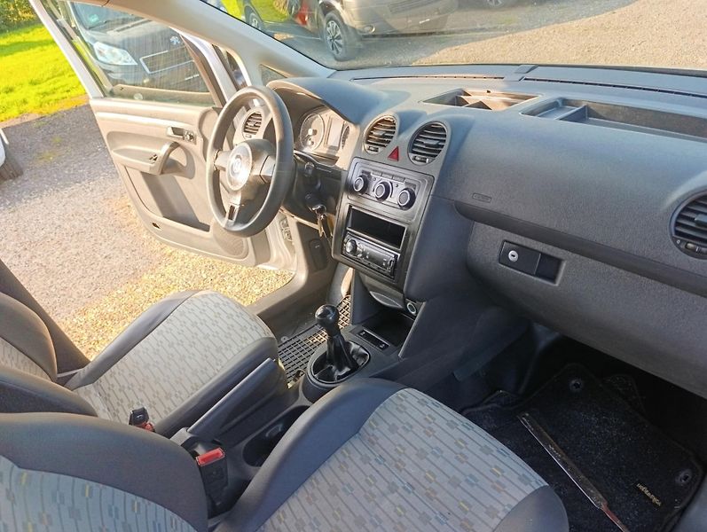 Volkswagen Caddy (2011) 1.6 TDi klima tažné 75kw - fotka 16 z 21