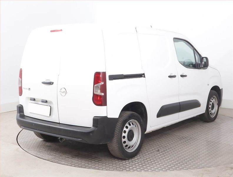 Opel Combo (2022) 1.5 CDTI, 3Místa, ČR, 1Maj - fotka 5 z 17